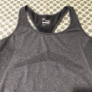 OLD NAVY ACTIVE Women’s Go-Dry Tank Top. Size Medium.